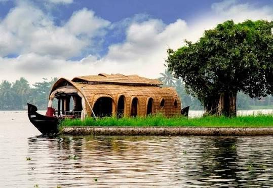 Traditional Kerala Houseboat on Alleppey Backwaters